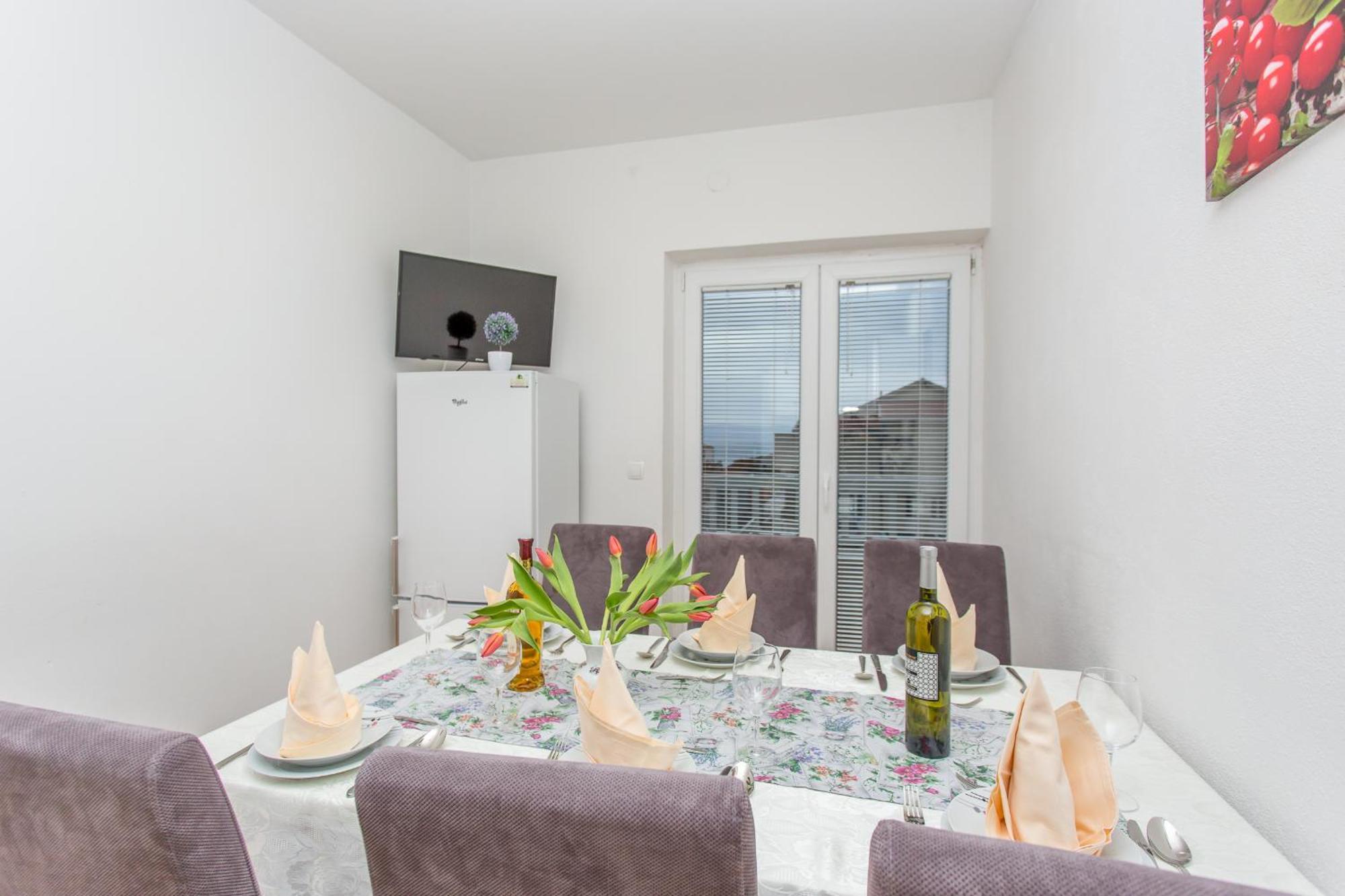 Apartments Grepo Sljeme マカルスカ 部屋 写真