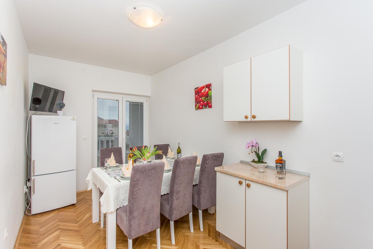 Apartments Grepo Sljeme マカルスカ 部屋 写真